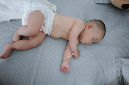 石河子宝宝口水多怎么回事